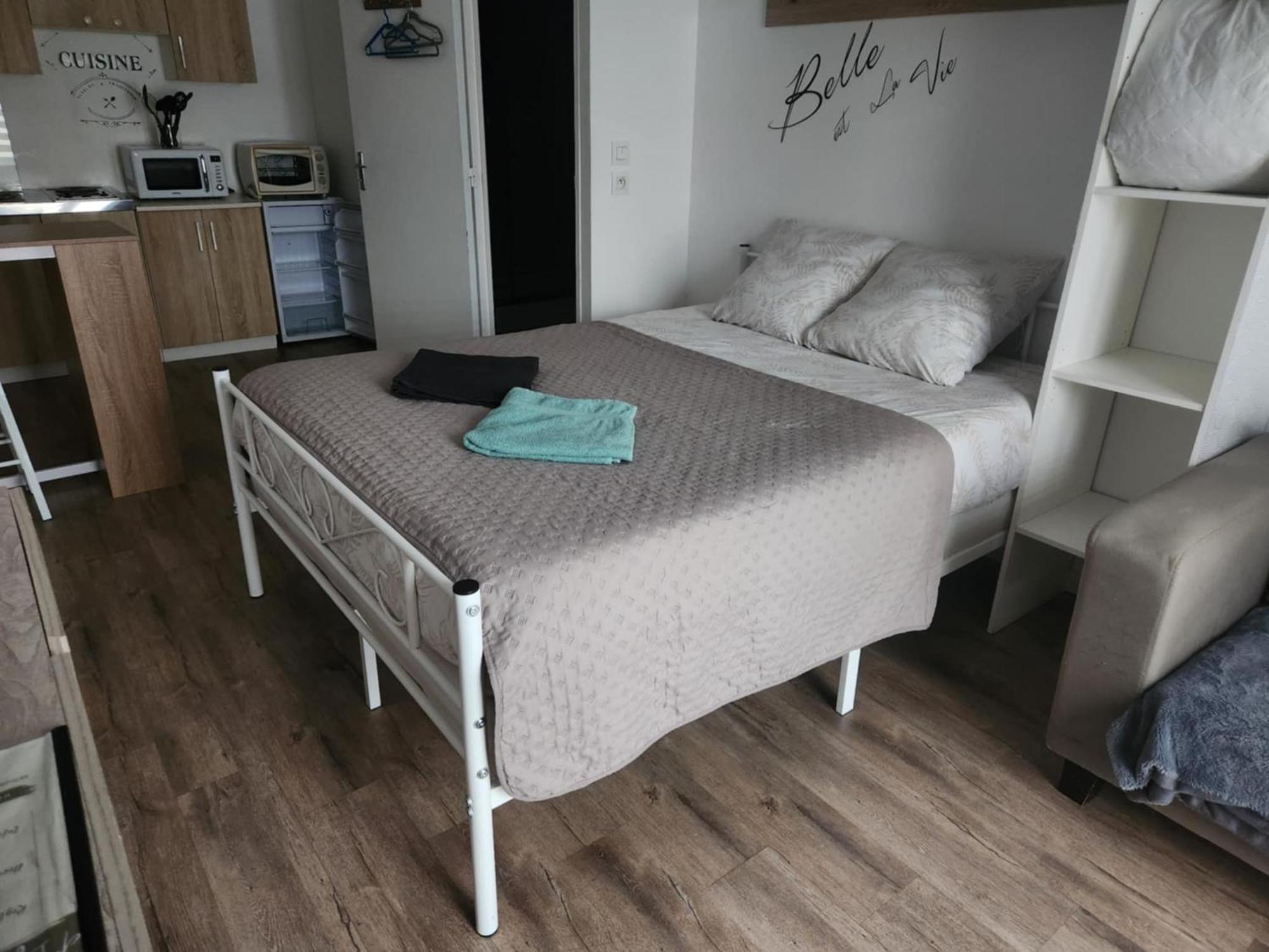 Studio Avec Terrasse Troarn Екстериор снимка